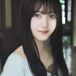 乃木坂46のセンターが水着姿で登場!久保史緒里の色白スレンダーボディにファン興奮